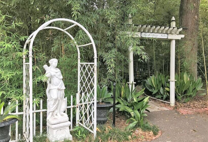 酒店 Historic Michabelle Inn