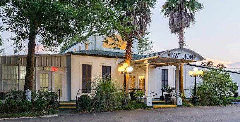 酒店 Historic Michabelle Inn