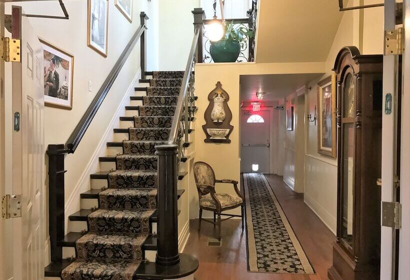 酒店 Historic Michabelle Inn