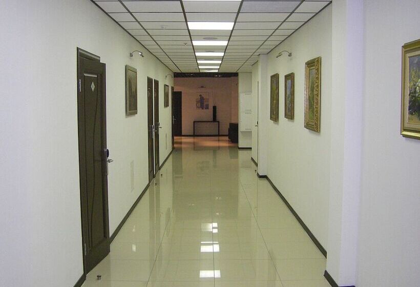 Отель Inside Transit