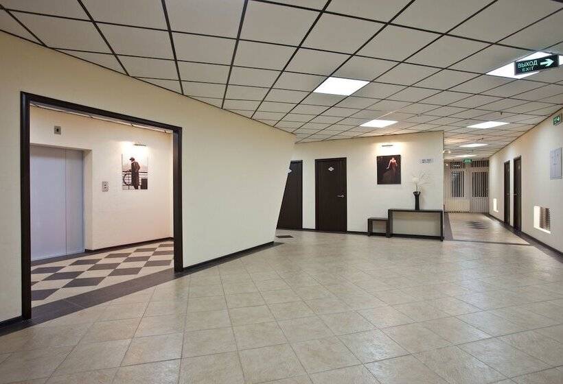 Отель Inside Transit