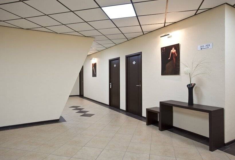 Отель Inside Transit