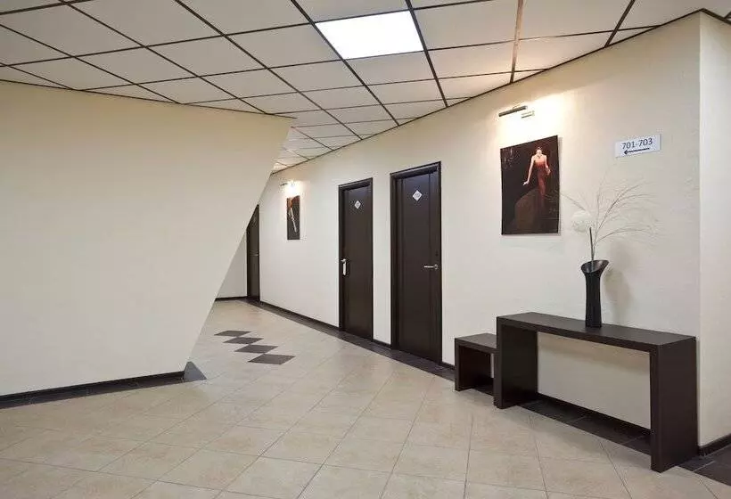 Отель Inside Transit