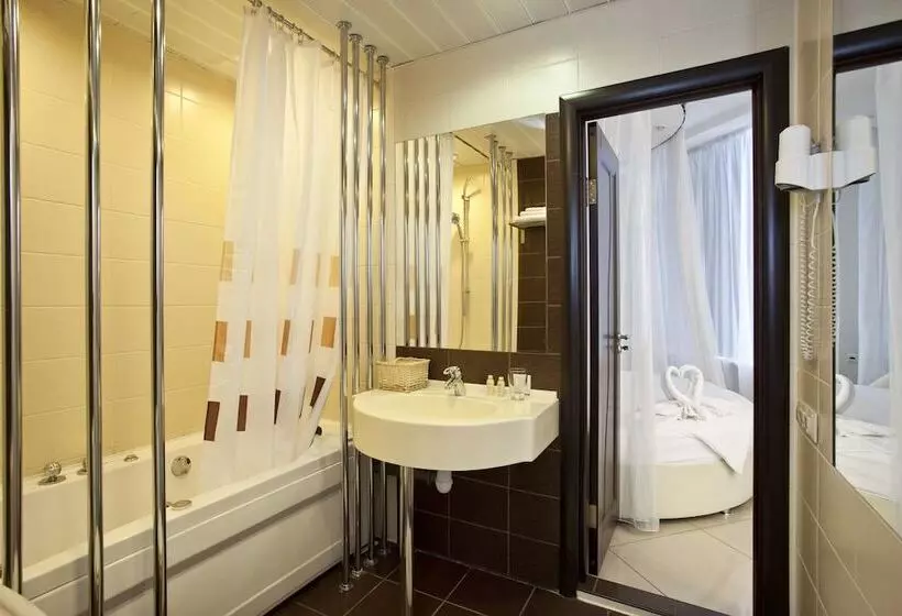 Отель Inside Transit