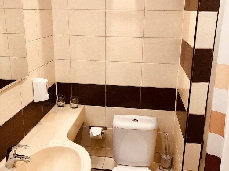 Отель Inside Transit