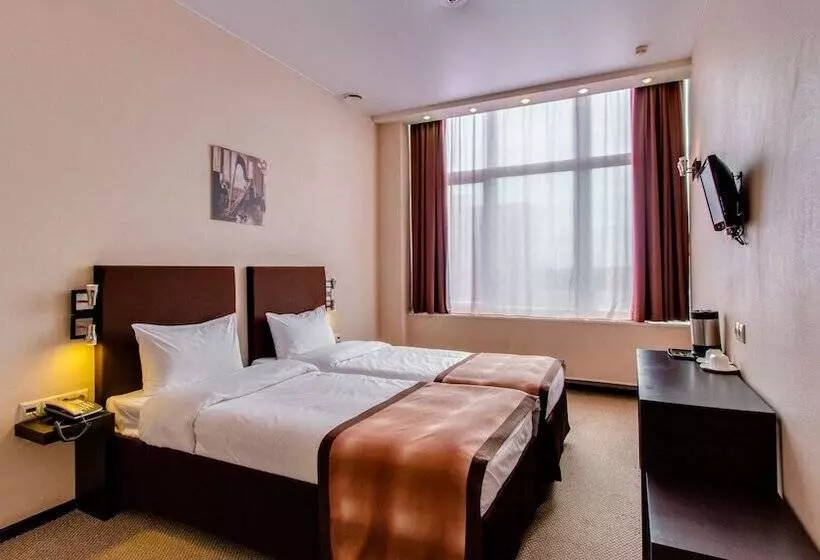 Отель Inside Transit