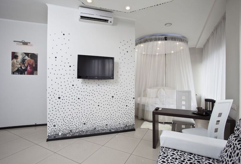 Отель Inside Transit