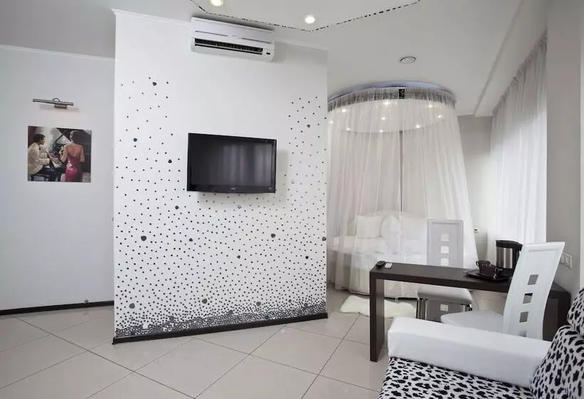 Отель Inside Transit