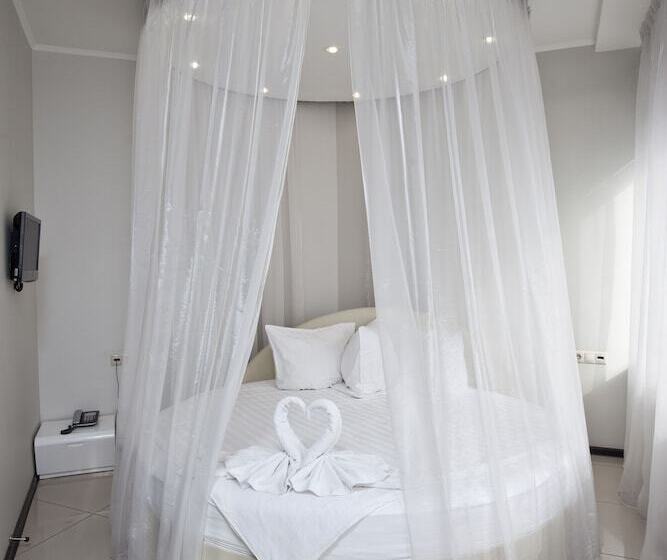 Отель Inside Transit