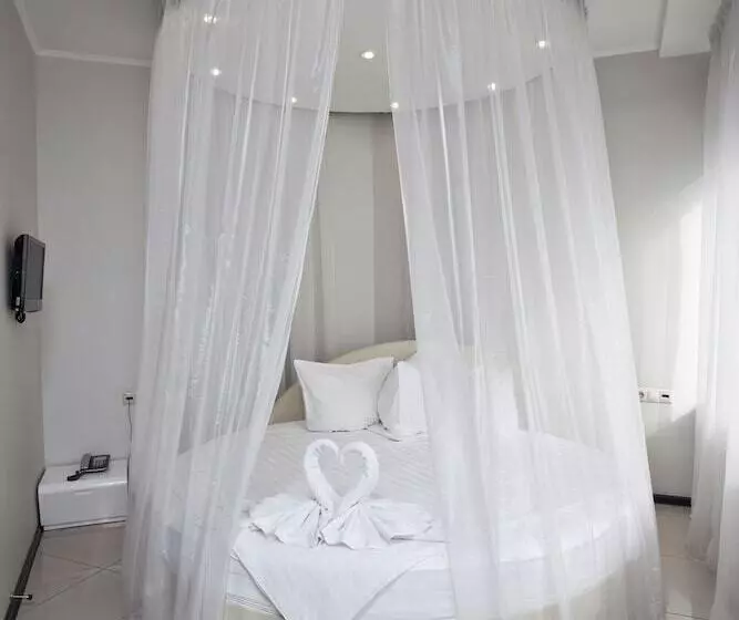 Отель Inside Transit