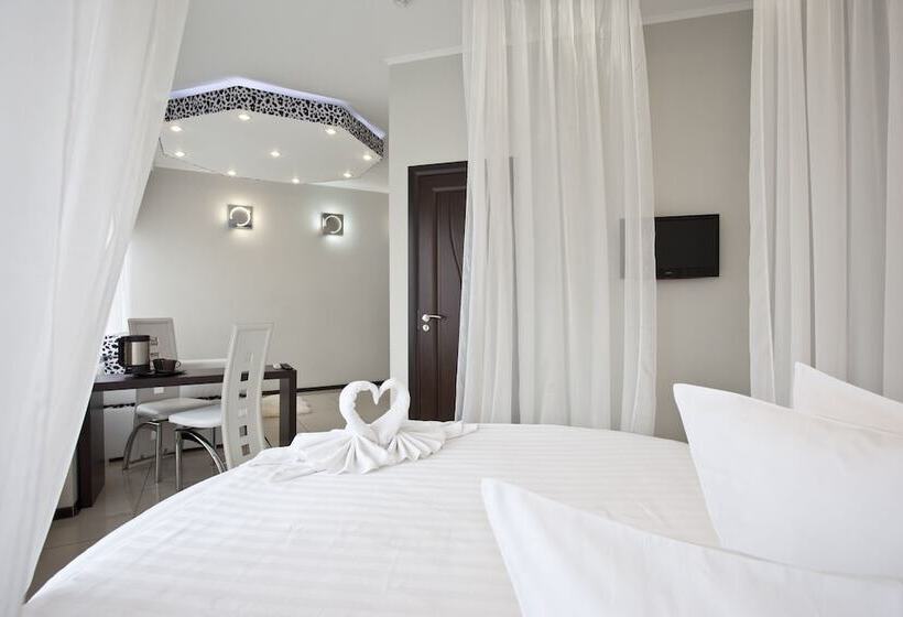 Отель Inside Transit