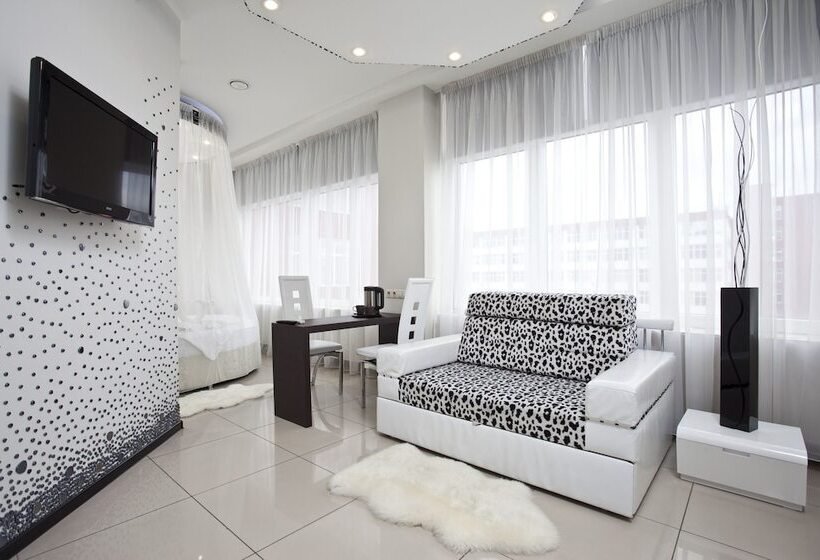 Отель Inside Transit