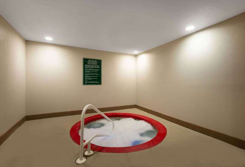 Отель La Quinta By Wyndham Harrisburg Hershey