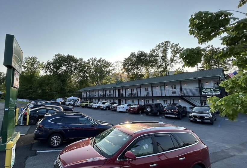 בית מלון כפרי Lake View Inn