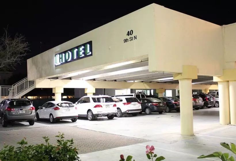 فندق Naples Park Central