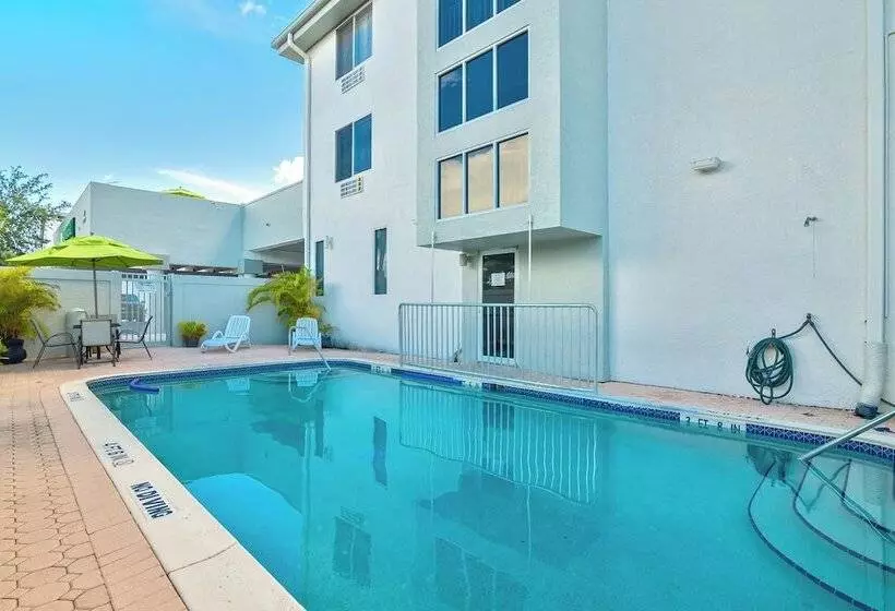 فندق Naples Park Central