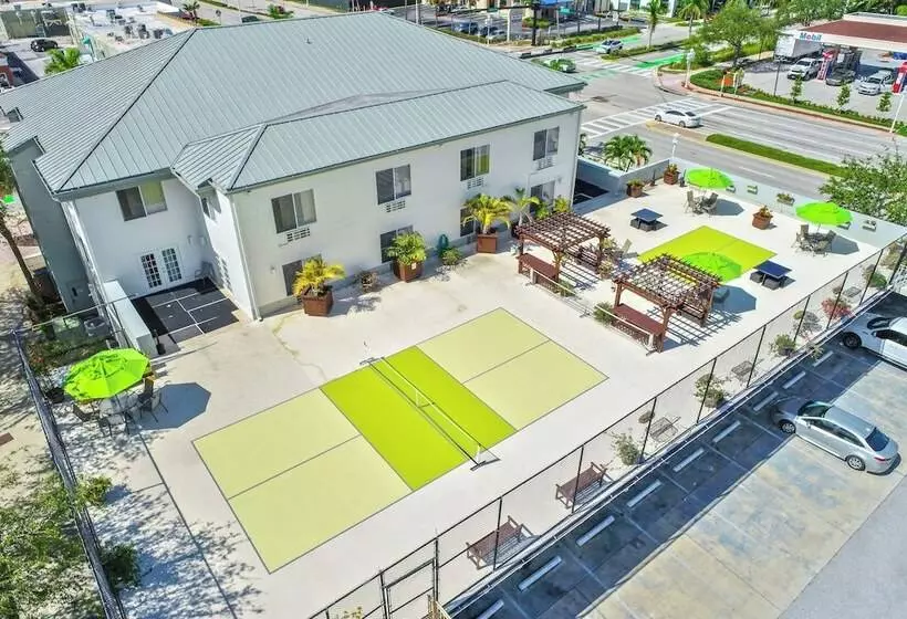 فندق Naples Park Central