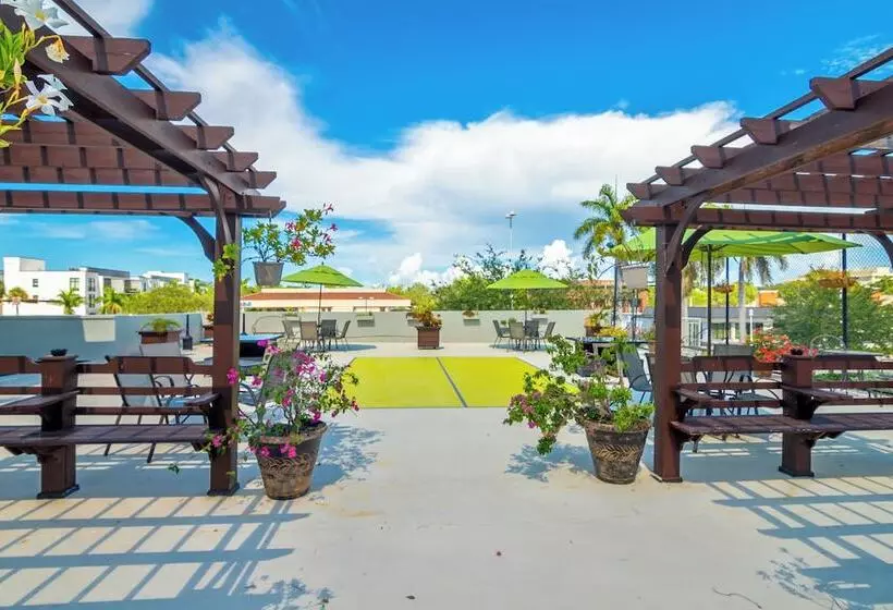 فندق Naples Park Central