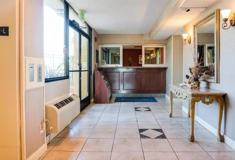 酒店 Travelodge Inn & Suites By Wyndham Gardena Ca