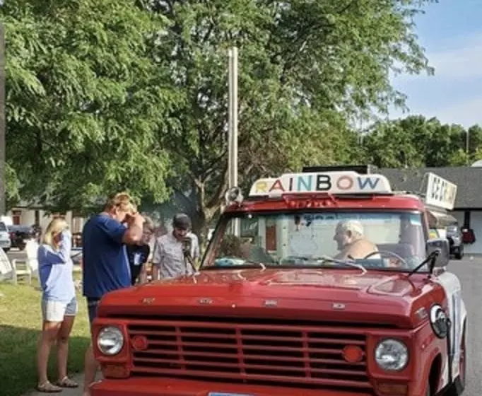 فندق على الطريق Vintage Block Inn & Suites