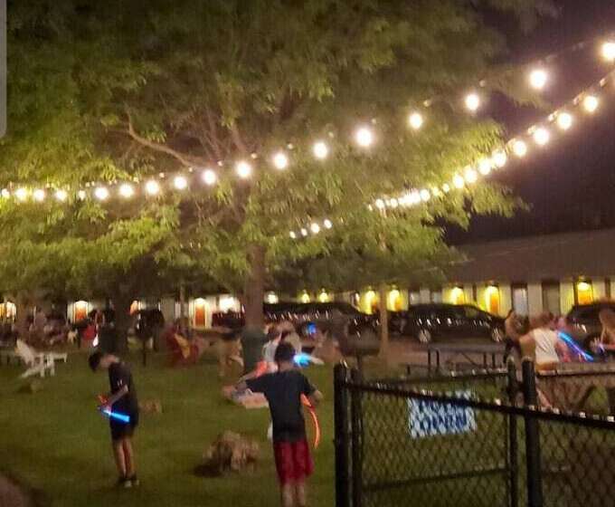 فندق على الطريق Vintage Block Inn & Suites