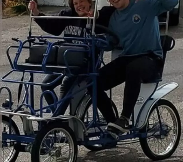 فندق على الطريق Vintage Block Inn & Suites