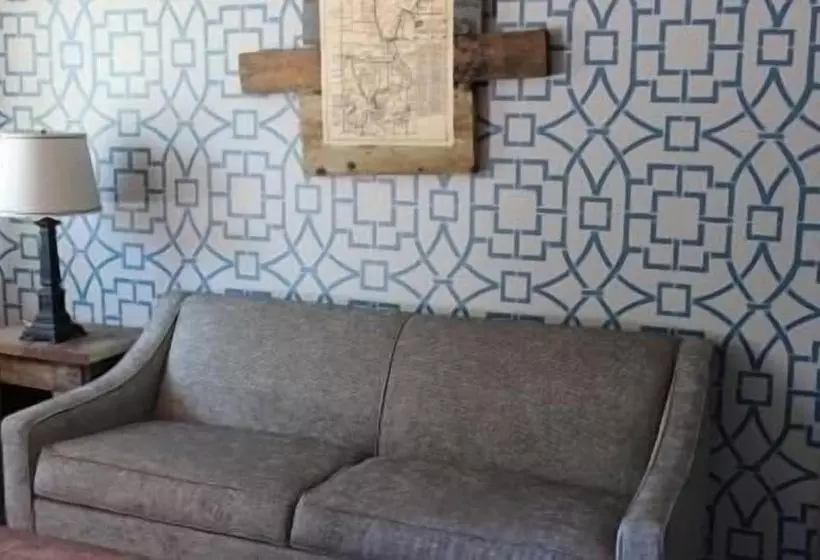 فندق على الطريق Vintage Block Inn & Suites