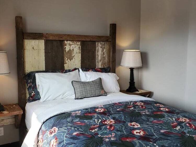 فندق على الطريق Vintage Block Inn & Suites