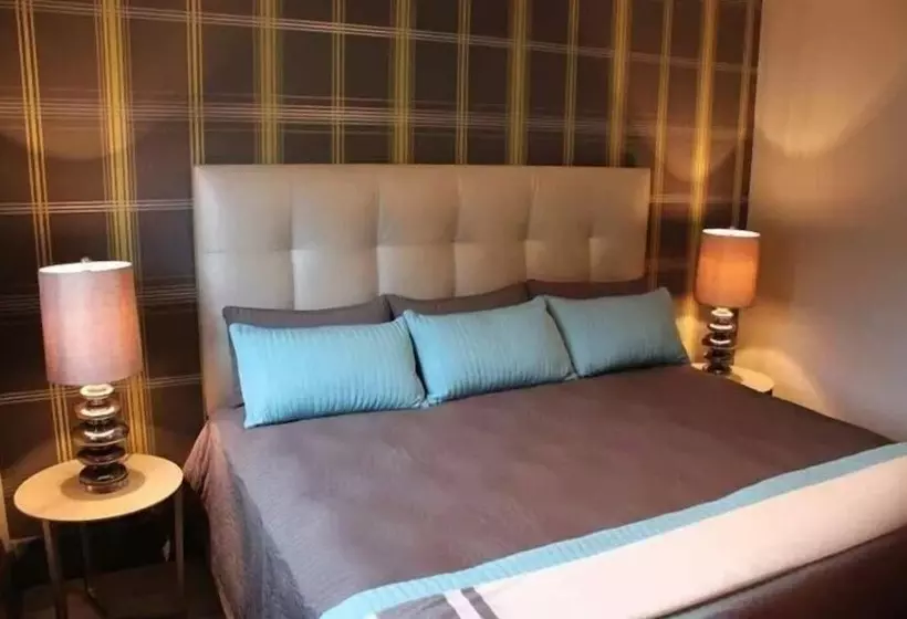 فندق على الطريق Vintage Block Inn & Suites