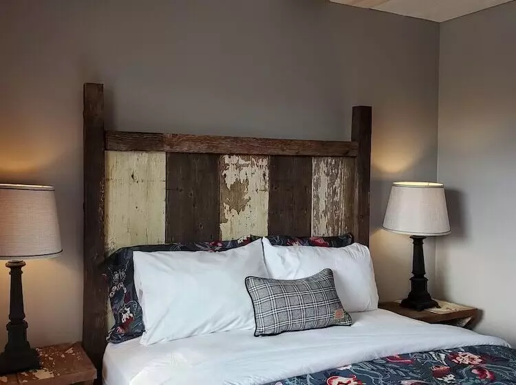 فندق على الطريق Vintage Block Inn & Suites