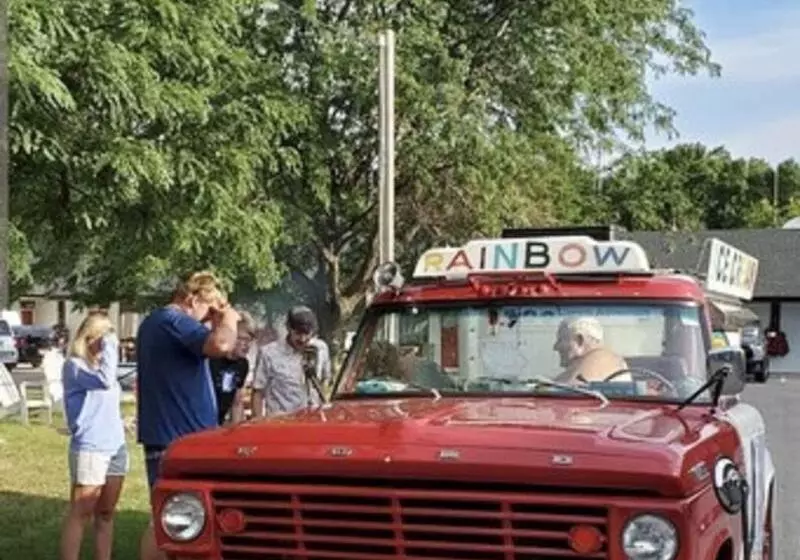 فندق على الطريق Vintage Block Inn & Suites