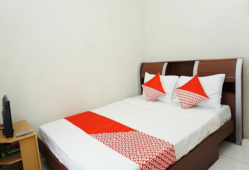 בית מלון כפרי The Castury Homestay Syariah By Oyo Rooms