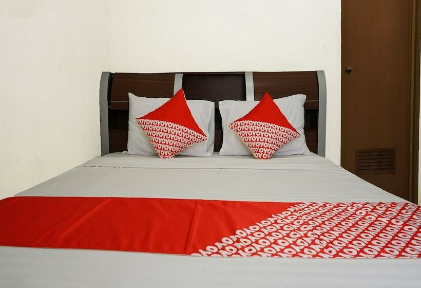 בית מלון כפרי The Castury Homestay Syariah By Oyo Rooms