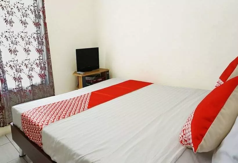 Hotelli The Castury Homestay Syariah By Oyo Rooms