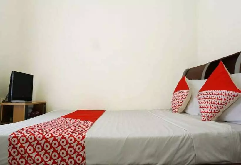 Hotelli The Castury Homestay Syariah By Oyo Rooms