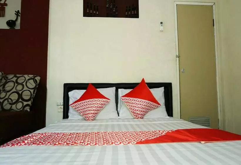 Hotelli The Castury Homestay Syariah By Oyo Rooms