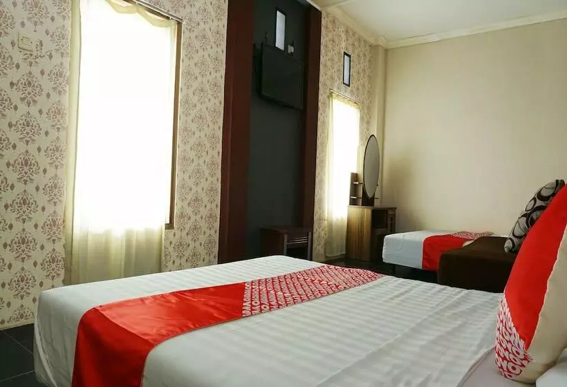 Hotelli The Castury Homestay Syariah By Oyo Rooms