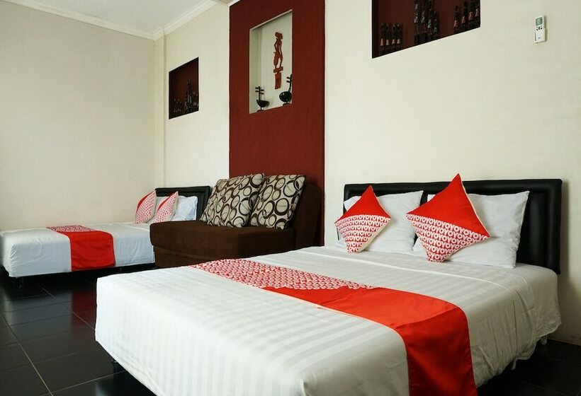 בית מלון כפרי The Castury Homestay Syariah By Oyo Rooms