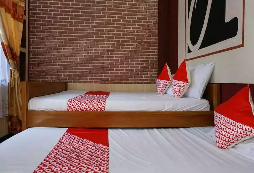 Hotelli The Castury Homestay Syariah By Oyo Rooms
