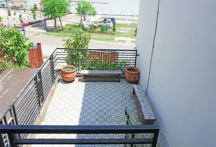 בית מלון כפרי The Castury Homestay Syariah By Oyo Rooms