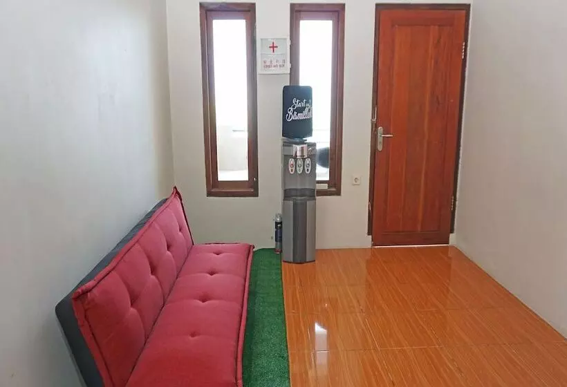 Hotelli The Castury Homestay Syariah By Oyo Rooms