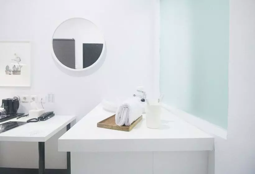 ホテル Reddoorz Plus @ Manokwari City Center