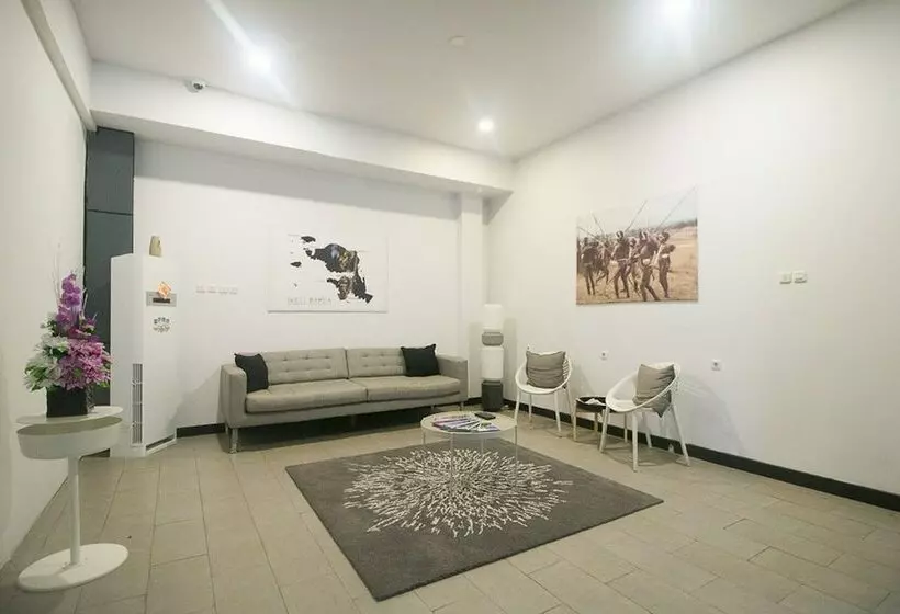 ホテル Reddoorz Plus @ Manokwari City Center