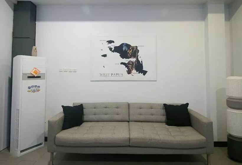 ホテル Reddoorz Plus @ Manokwari City Center