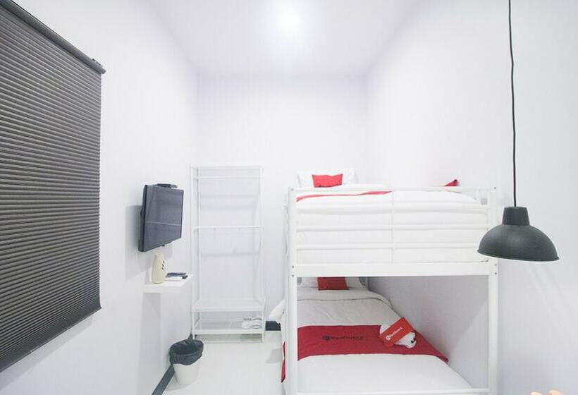 בית מלון כפרי Reddoorz Plus @ Manokwari City Center