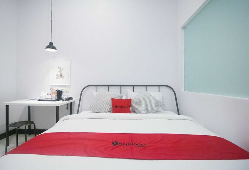 בית מלון כפרי Reddoorz Plus @ Manokwari City Center