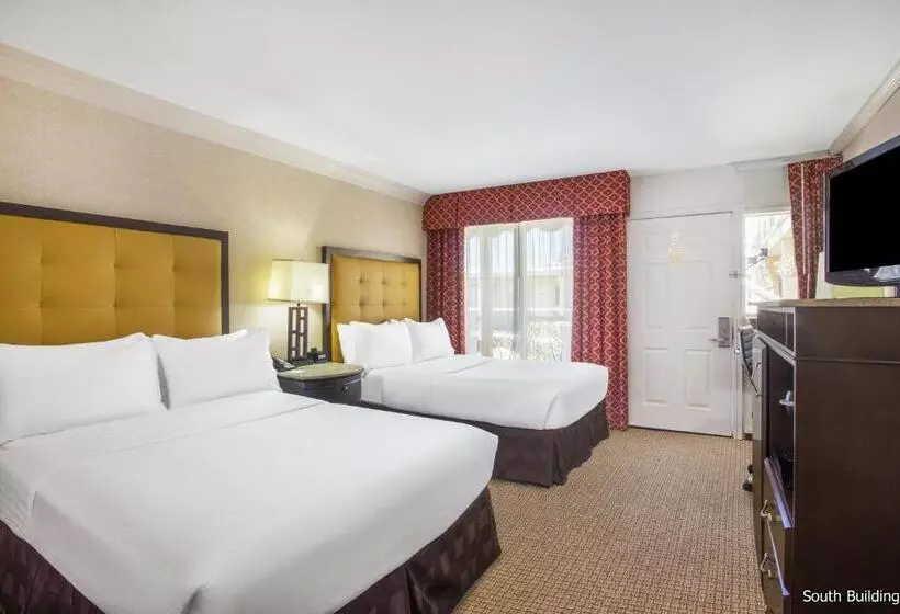 Отель 14 West Laguna Beach