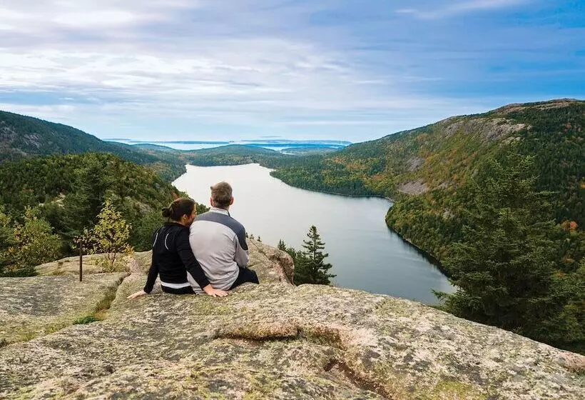 ホテル Acadia Inn