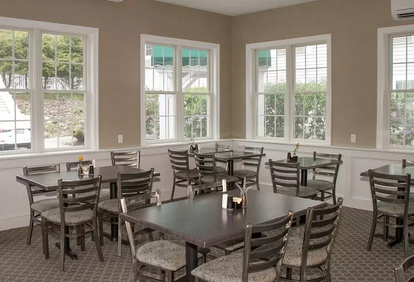 ホテル Acadia Inn