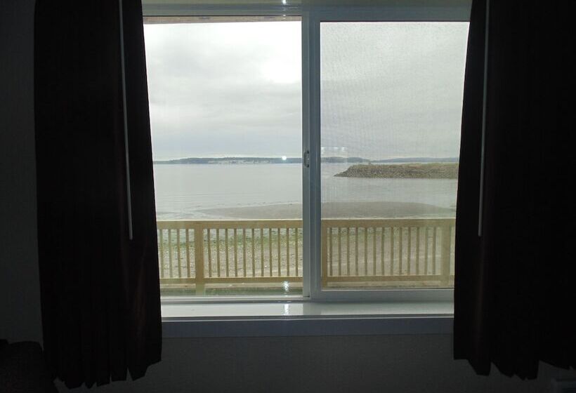 Отель Water Front Inn